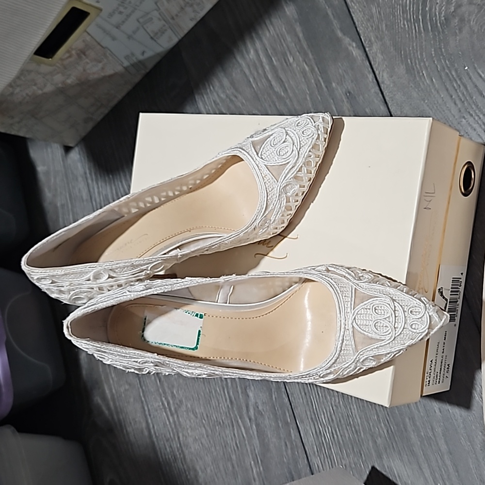 Vince Camuto imagine lace heels size 7.5